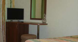 Гостиница Василеос Адлер Двухместный номер с 1 кроватью или 2 отдельными кроватями и балконом-3